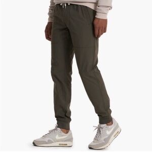 Vuori Men's Olive Jogger Pants